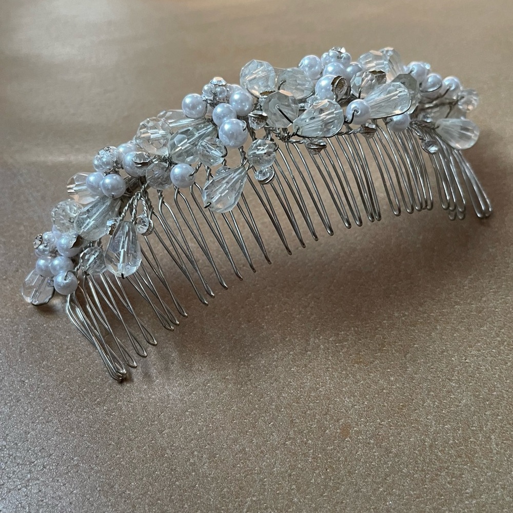 Beaded pearl rhinestone comb hair clip bridal wedding white silver floral flower